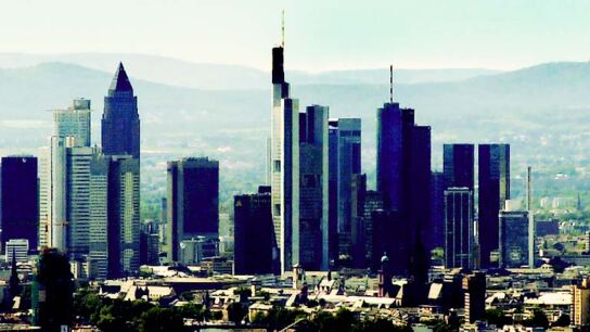 Die Skyline vom Finanzdistrikt in Frankfurt am Main
