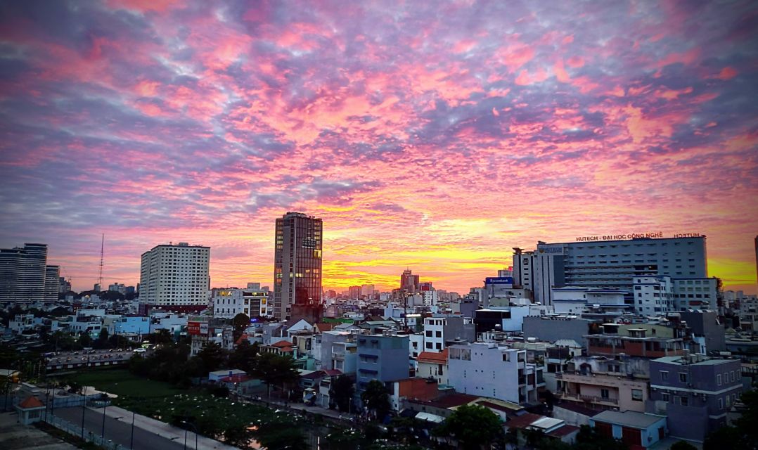 New Year's sunset over Ward 25, District Binh Thanh, Ho Chi Minh City