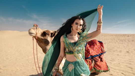 Discover the exotic blend of Indian and Vietnamese culture in Võ Hạ Trâm’s “Về Với Em”