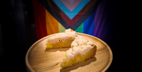 Mango Crumble Cake à la Starfleet: Warm, Fluffy, and Ready for Warp