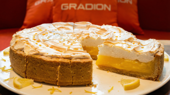 Lemon meringue tart: A French recipe that traveled through Australia to land in Sài Gòn